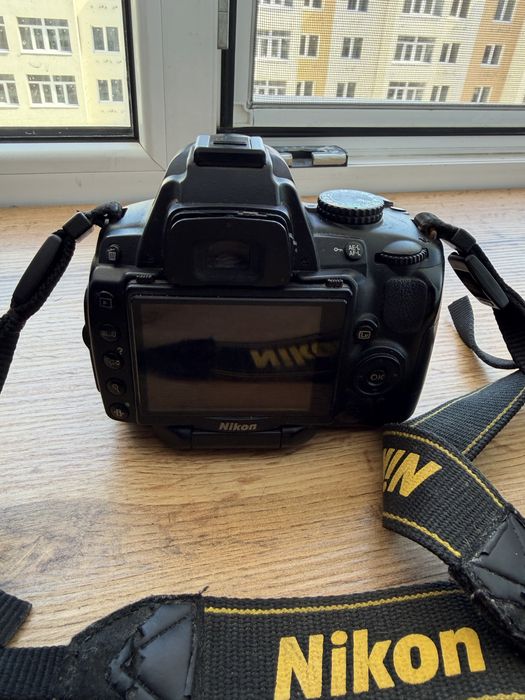 Продам Nikon D5000 + Nikon 18-105mm VR. + SD32GB + кейс