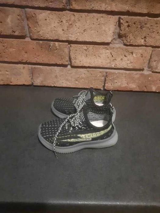 Buty sportowe chłopięce