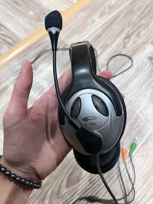 Комплект: клавиатура с подсветкой + беспроводная мышь + наушники