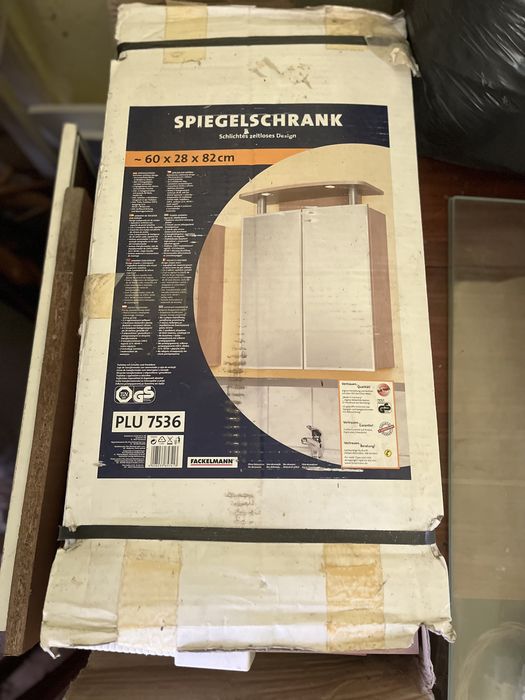 Szafka lazienkowa wiszonca