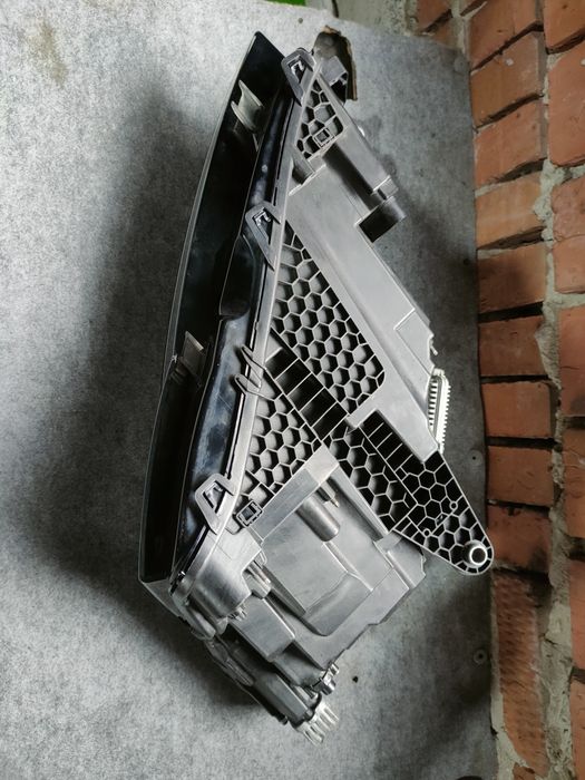 Фара передня шкода сюперб 3