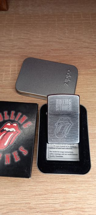 Зажигалка zippo.