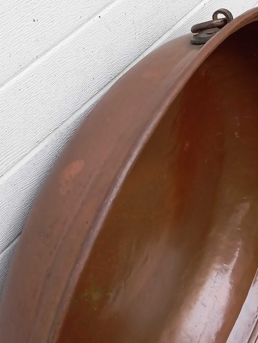 Grande taça em cobre com 77 cm de diâmetro e 15 cm de altura