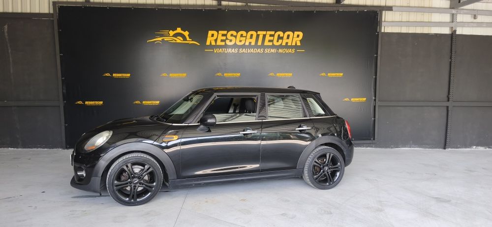 Mini Cooper One D salvado