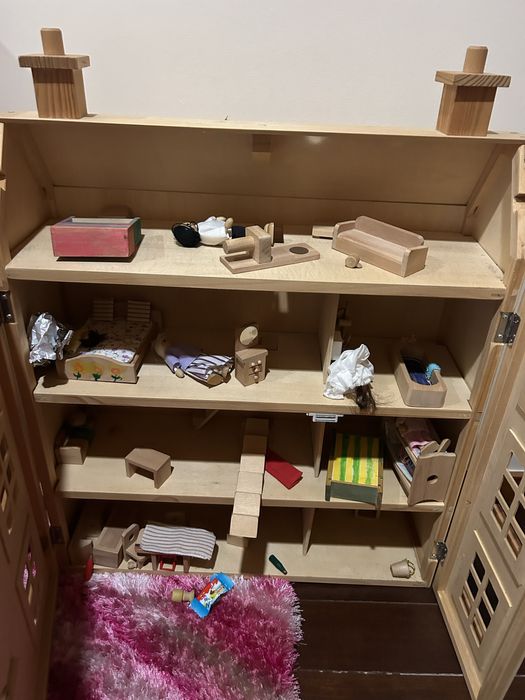 Casinha de brincar completa em estado novo