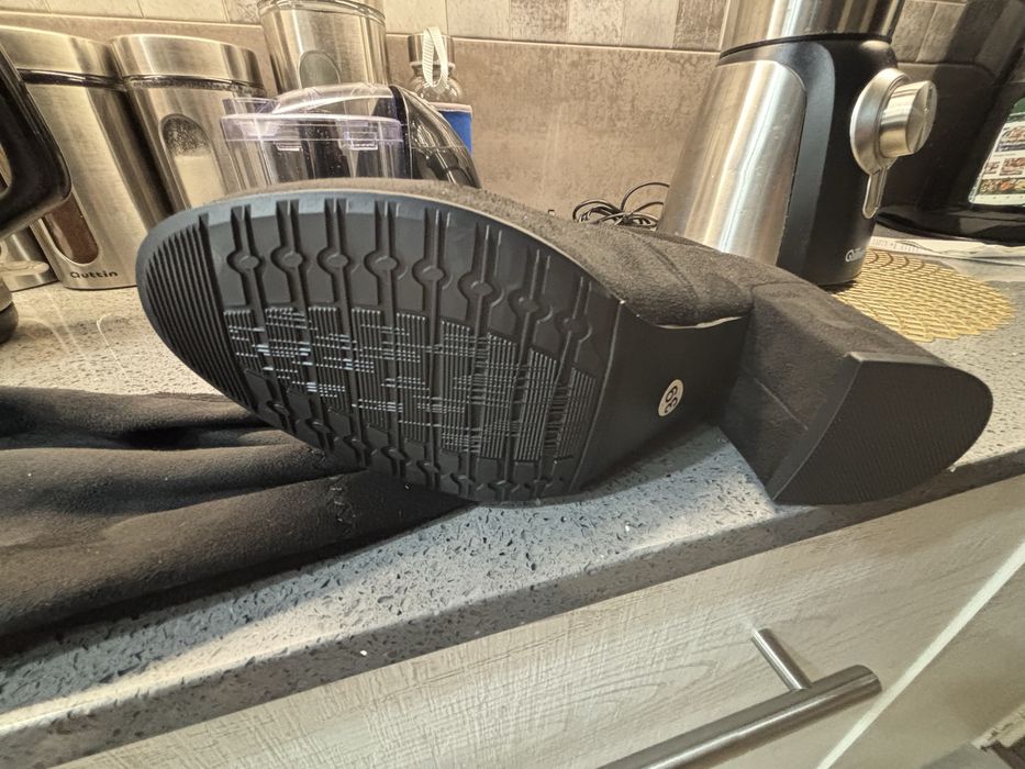 Botas de cano alto novas tamanho 39