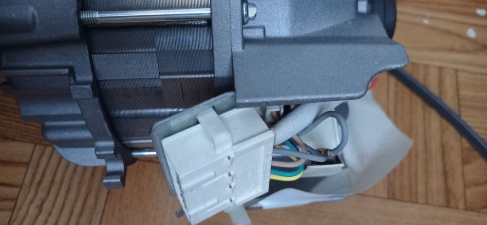 Silnik elektryczny pralki Indesit Model BWST 72200