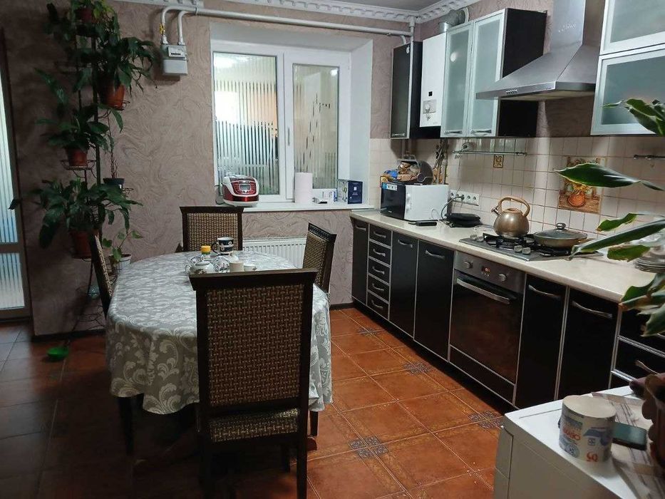 В центре Чугуева продам квартиру