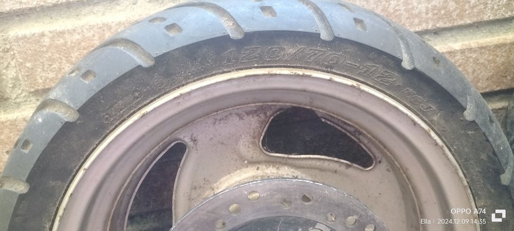 Pneus para mota 70€ os dois .