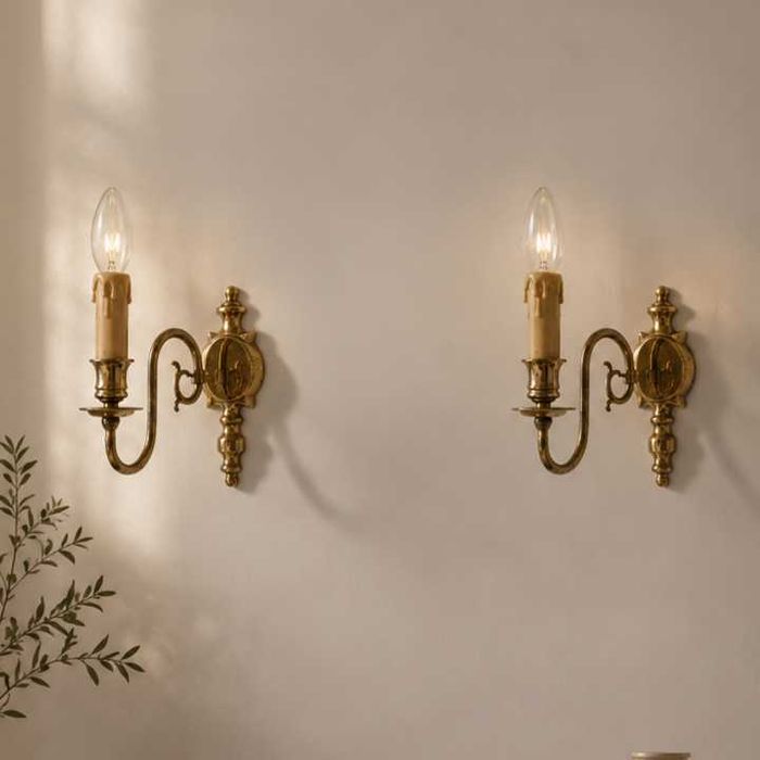 Par de Apliques de Parede Vintage em Latão – Estilo Holandês Clássico