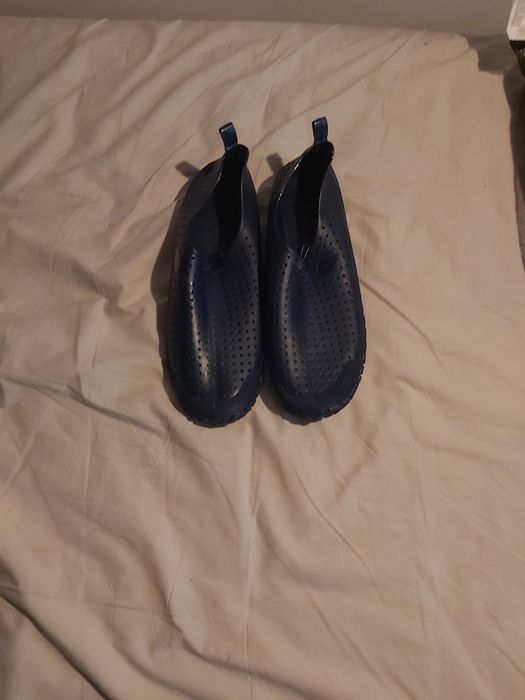 Calçadopara utilizar em areia,barcose rochas