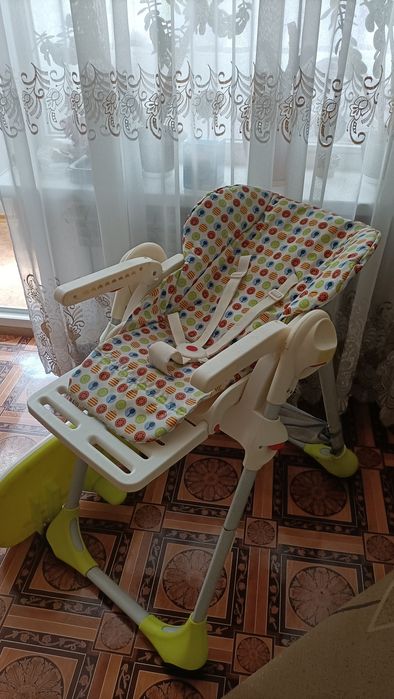 Продам стульчик для кормления Chicco Polly.