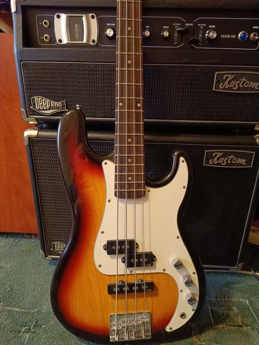 Gitara basowa plus wzmacniacz i kolumna basowa