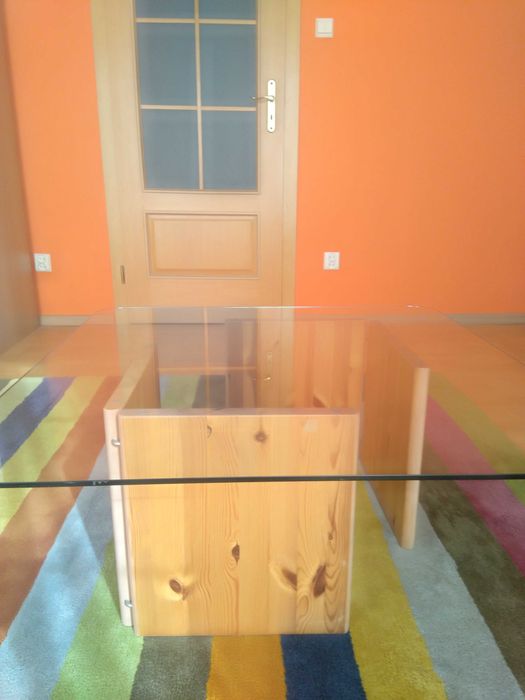 Stolik kawowy ze szklanym blatem