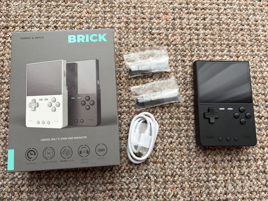 Trimui Brick + microSD 64gb – stan idealny, gotowy do grania + dodatki