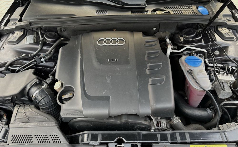 AUDI A4 b8 2.0 дизель  2011 р.