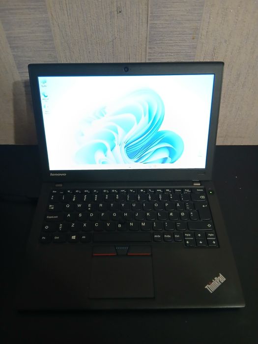 Бу ноутбук Lenovo i5/ssd 128/ ОЗУ 4 GB/ Sim карта/ LTE
