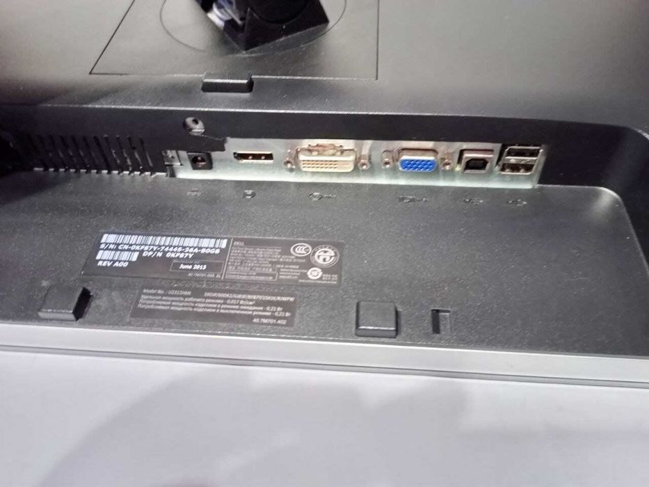 Монітор Dell UltraSharp U2312HM 23" (1920x1080) IPS, USB, DP, DVI, VGA