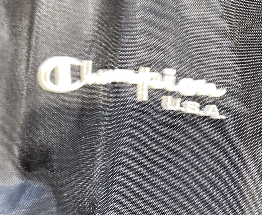 Продам куртку мужскую Champion