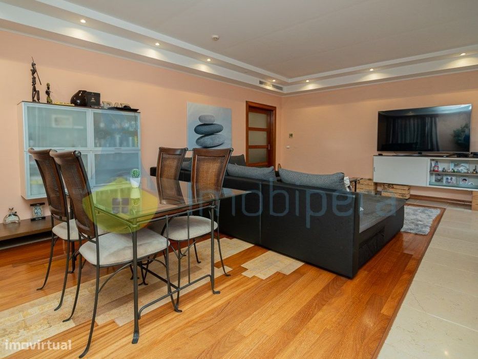 Excelente apartamento T2 localizado sobre o Rio Arade na Boca do Ri...