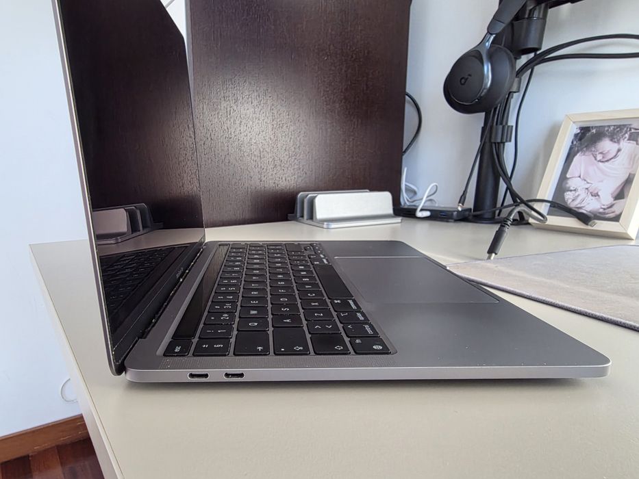 MacBook Pro 13" M1 | 8GB RAM | 256GB SSD | Touch Bar
