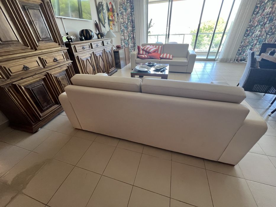 Sofas em pele cor branca