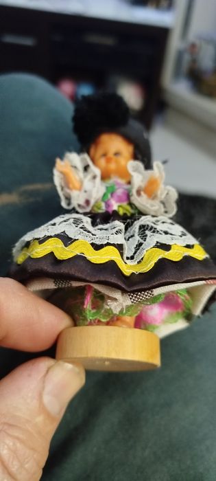 Três bonecos antigos