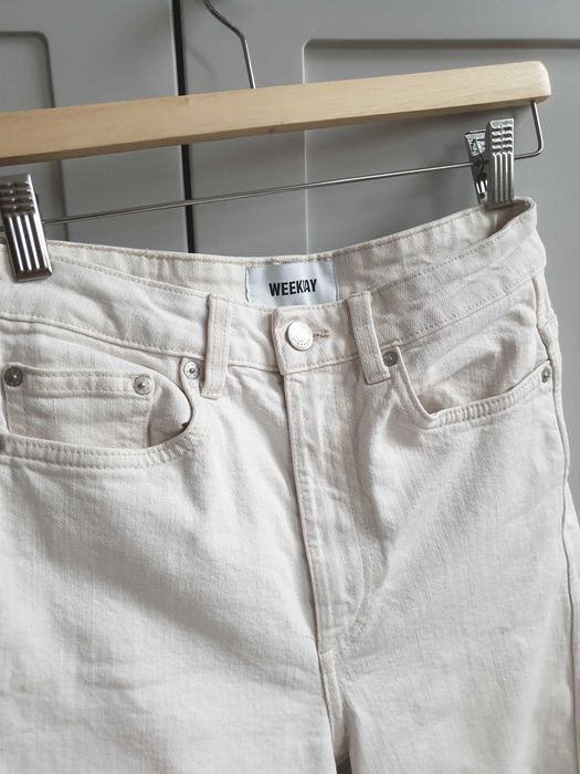 Białe kremowe spodnie dżinsowe jeansy kuloty culotte Weekday 34 26