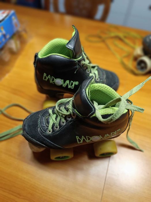 2 pares de Patins hóquei