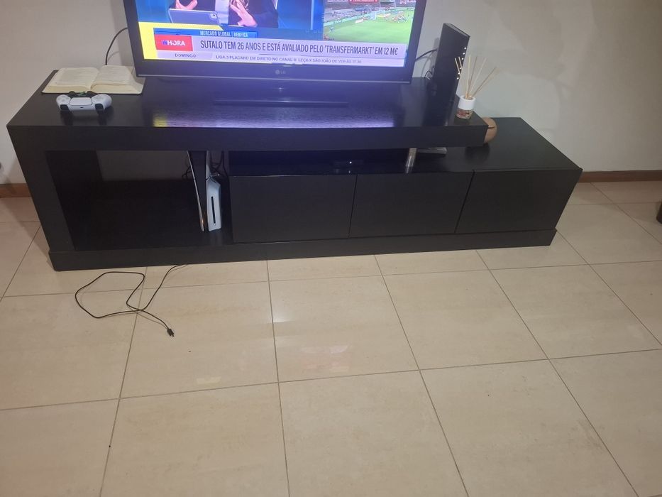 Moveus de sala e planta artificial