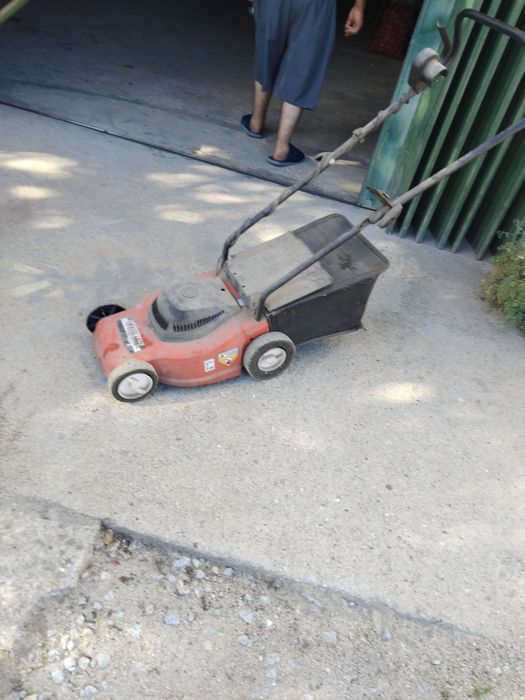 Maquina de cortar relva