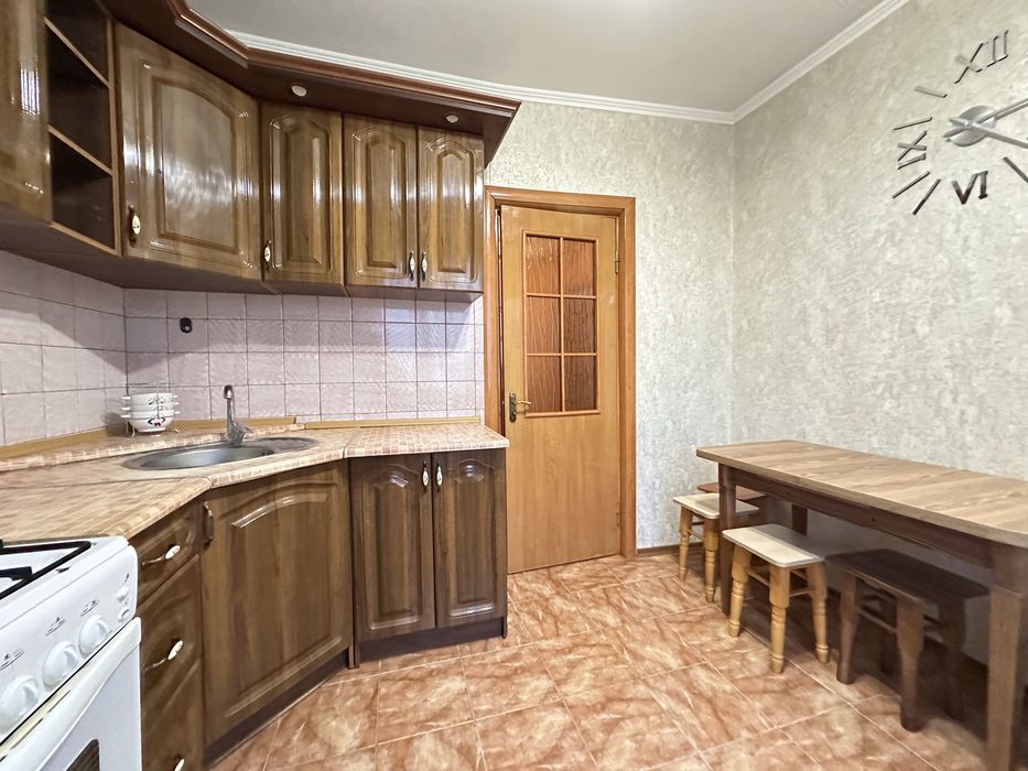 Продаж трикімнатної квартири  з каремонтом , меблями та технікою