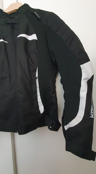 Casaco mota senhora Kerozen
tamanho 4XL
Marca Kerozen
Nuevo

Para mais