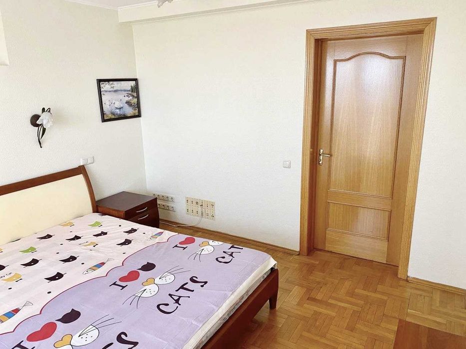Продам квартиру Святошинська площа 1. метро Житомирська