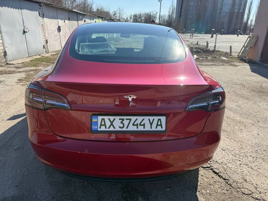 Продам тесла 3 long range 2019
