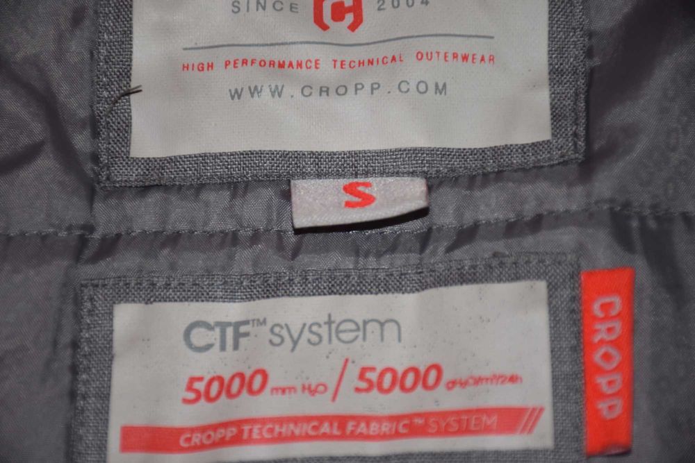 Długa kurtka na snowboard firmy Cropp