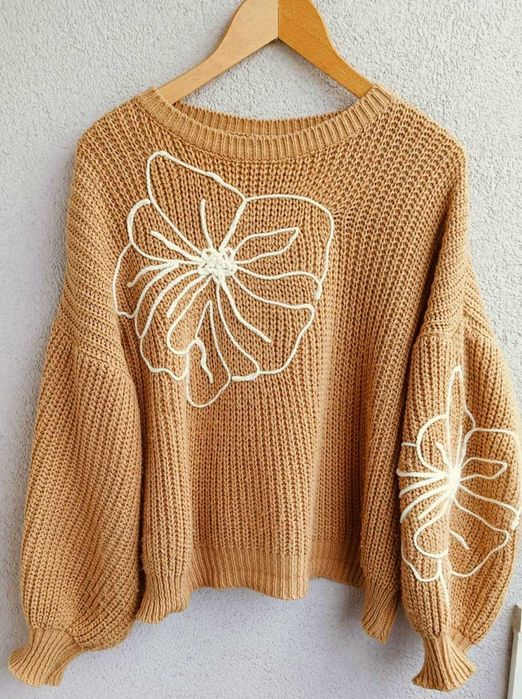 Gruby, damski sweter HIT 2024, bufiaste rękawy, kolor karmelowy