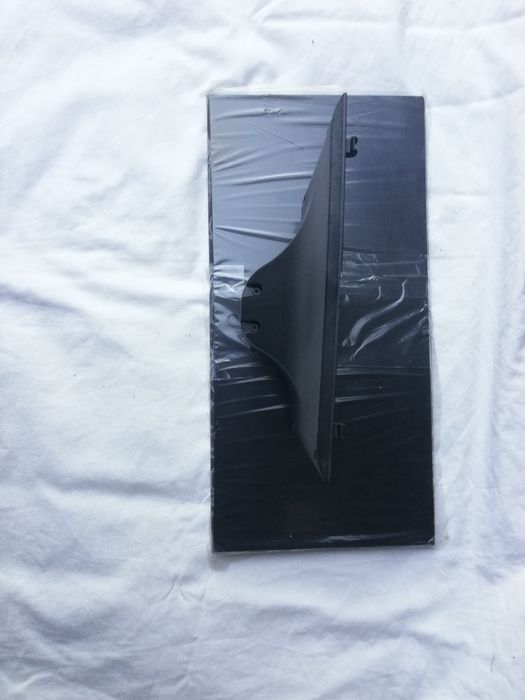 Suporte preto de televisão