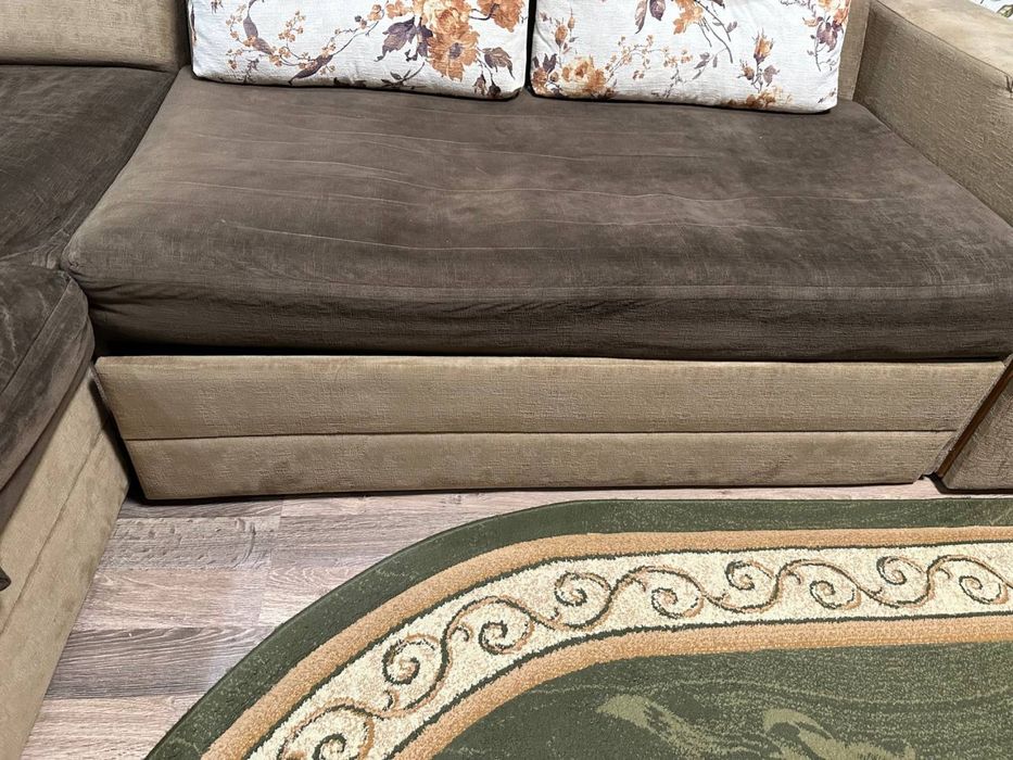 Диван кутовий в хорошому стані