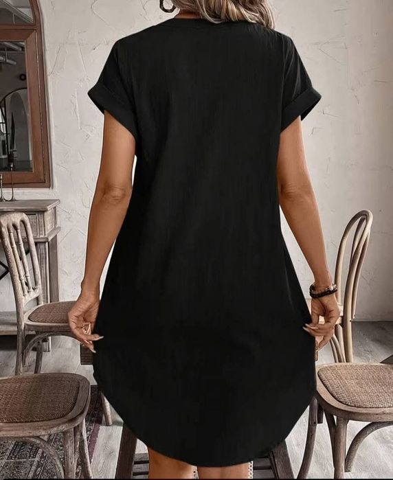 Vestido  preto de com detalhe em botões