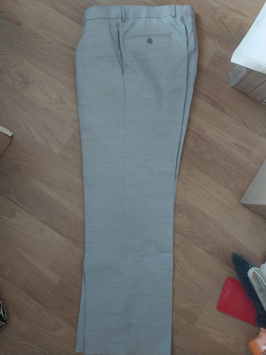 Чоловічий костюм приблизно 50-52 розміру