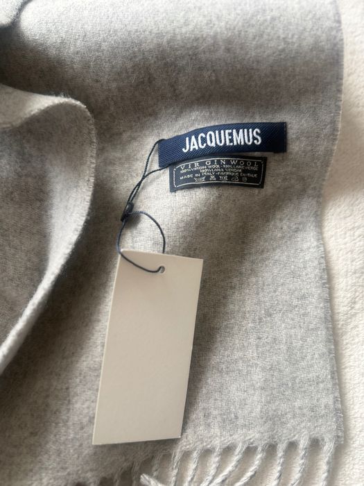 Szary szal jacquemus