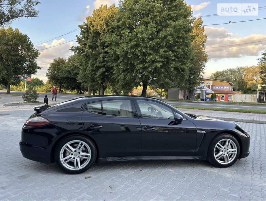 Продам авто Porsche Panamera 4S