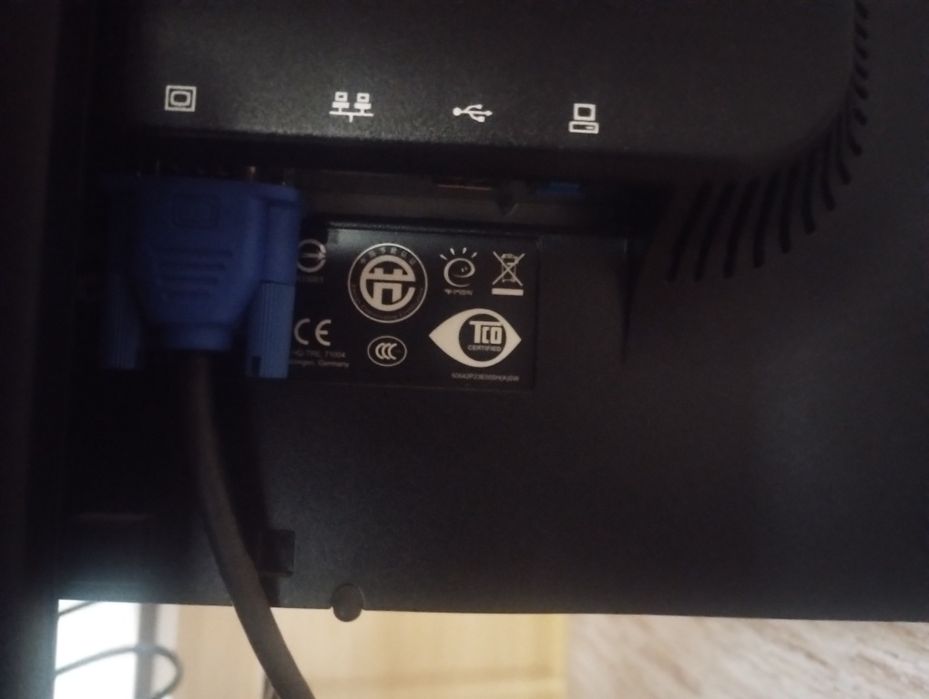 Монітор HP compaq l2311c 23 дюйма Широкоформатний поворотний