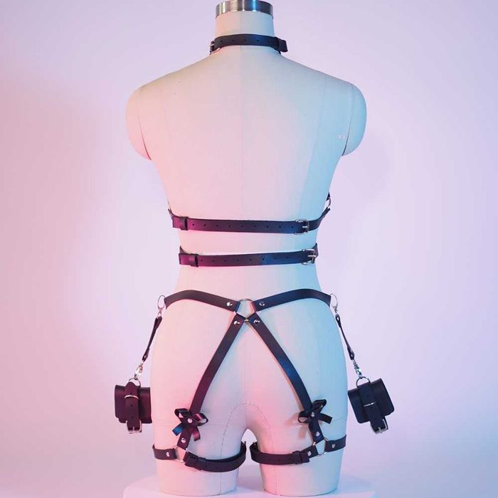 Harness Paski ozdobne 4-częściowe skórzane uprząż Nowe z maską
