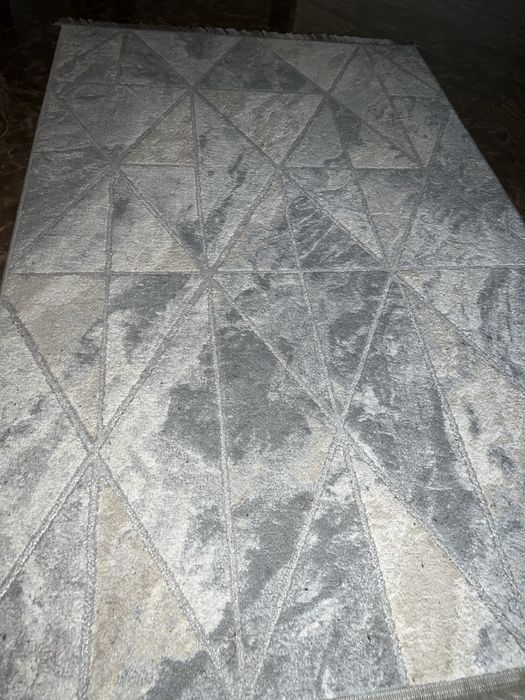 Килим розмір 1,2* 1,7 в гарному стані в користуванні був мало