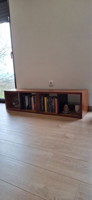 Módulos de prateleiras em madeira maciça