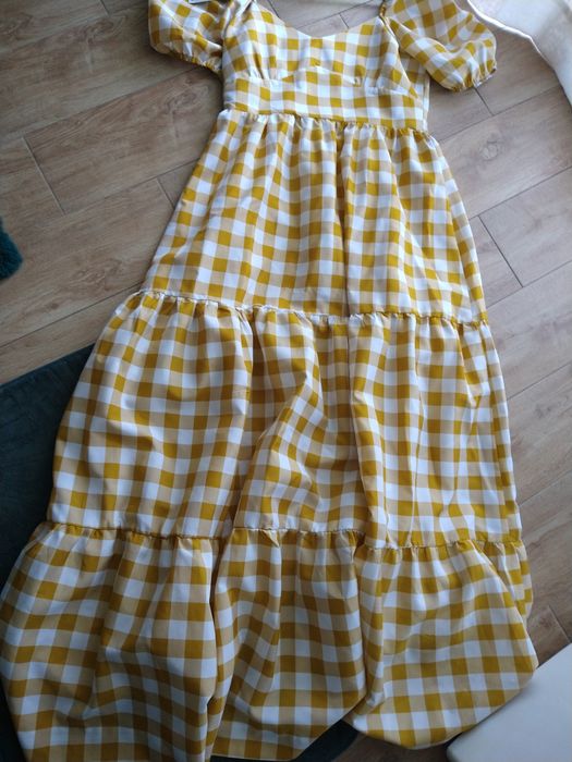 Sukienka w kratę boohoo