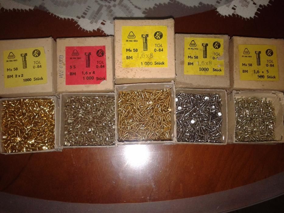 Śrubki do komputera 2x2