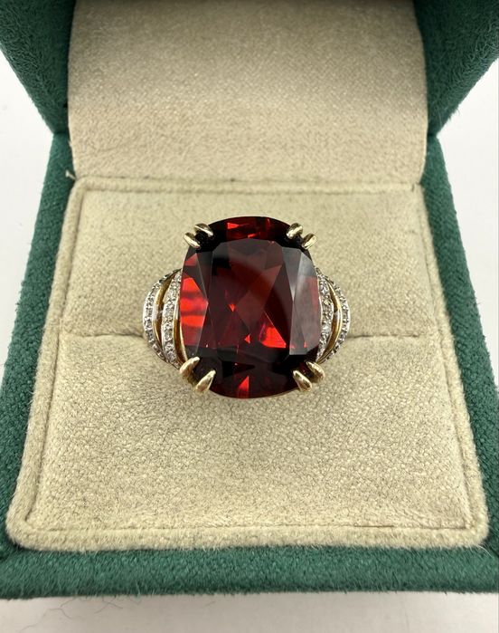 Złoty pierścionek z granatem 11,70ct i diamentami